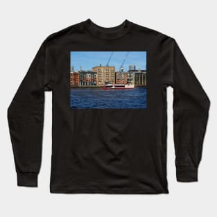 Boat ride on River Thames Long Sleeve T-Shirt